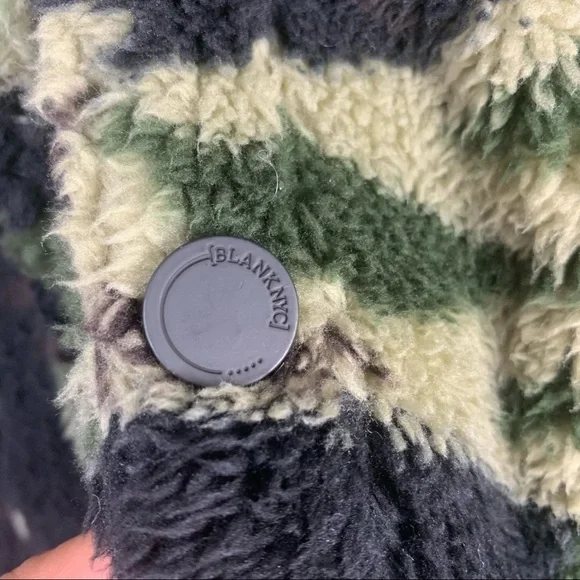 Blank NYC Faux Sherpa Teddy Camo jacket Size Small - Picture 6 of 10